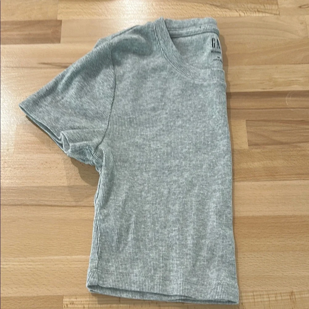GAP Gray Ribbed Crop Top - Picture 4 of 4